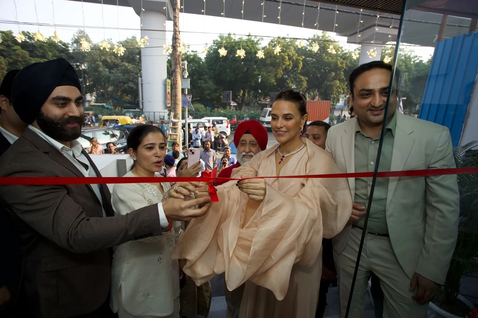 Limelight Diamonds launch their largest store in Delhi Neha dhupia