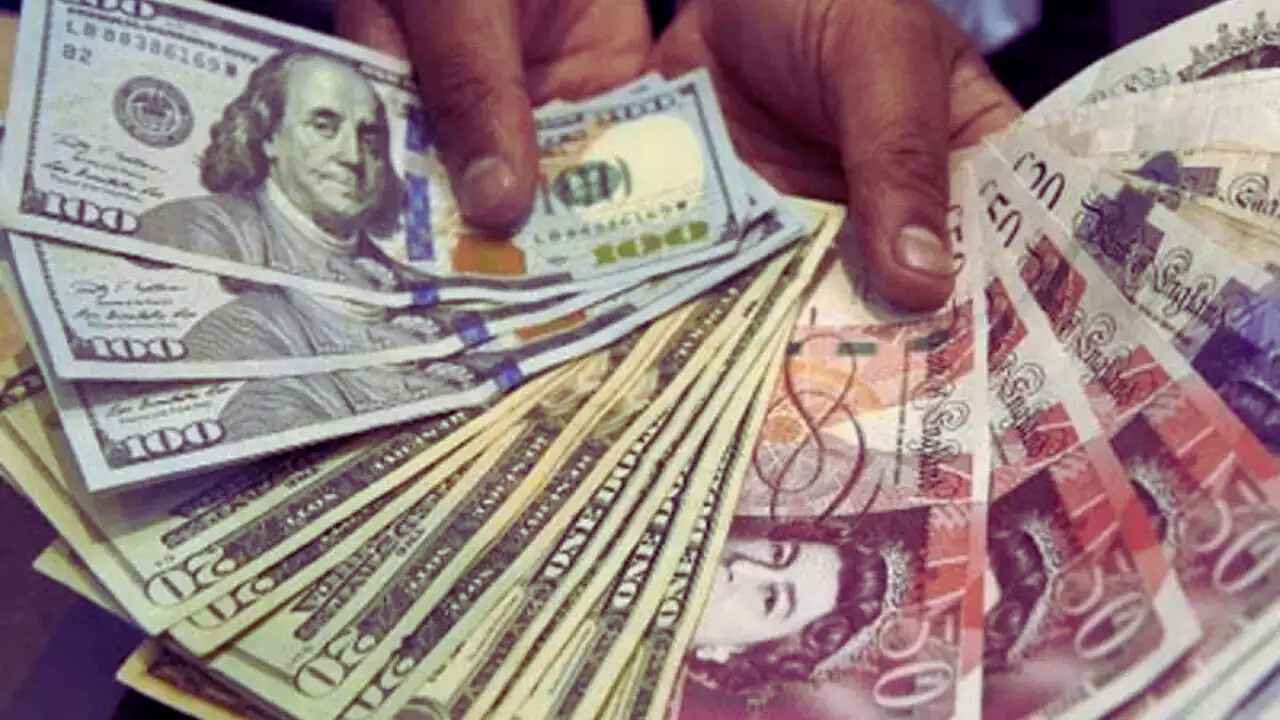 India’s Foreign Exchange Reserves Hit 11-Month Low, Continue Decline Amid RBI Interventions